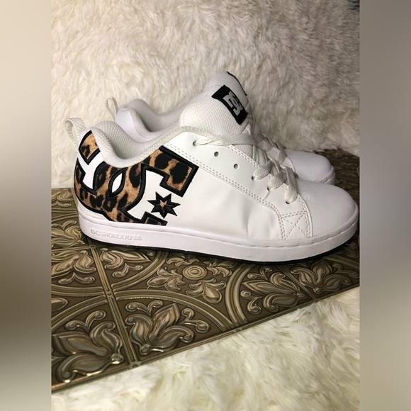 DC Women's Court Graffik Sneakers - White size 5 - Picture 5 of 16
